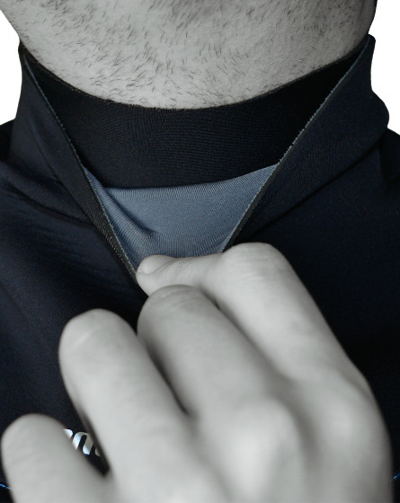 Tuta stagna da kayak Advanced Nero/Azzurra con il zip di SOLLIEVO